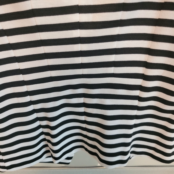 Suzy Shier Striped Crop Blazer - Picture 5 of 5